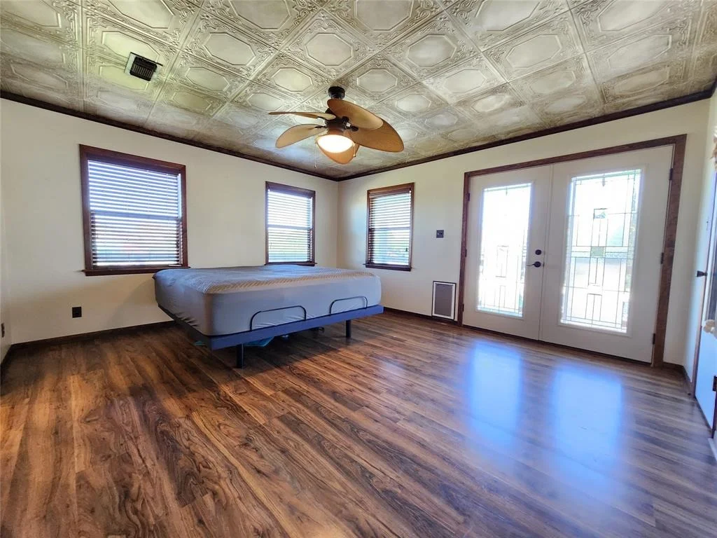 Photo of 2365 W Bayshore Drive