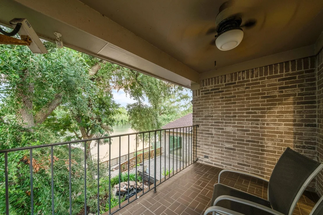 Photo of 407 Lakeside Boulevard
