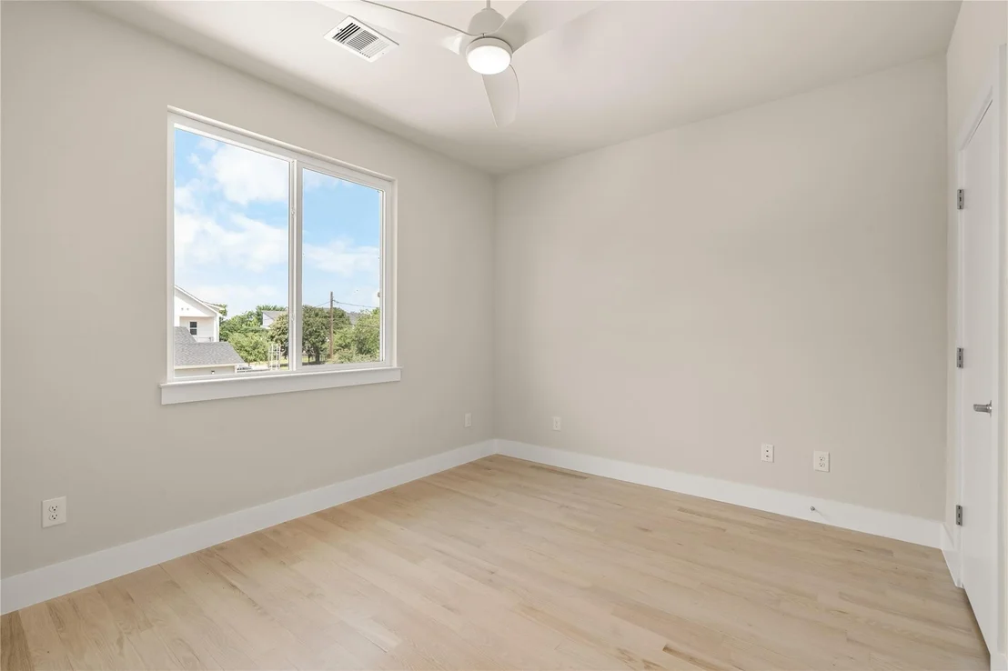 Photo of 1806 Yates Street