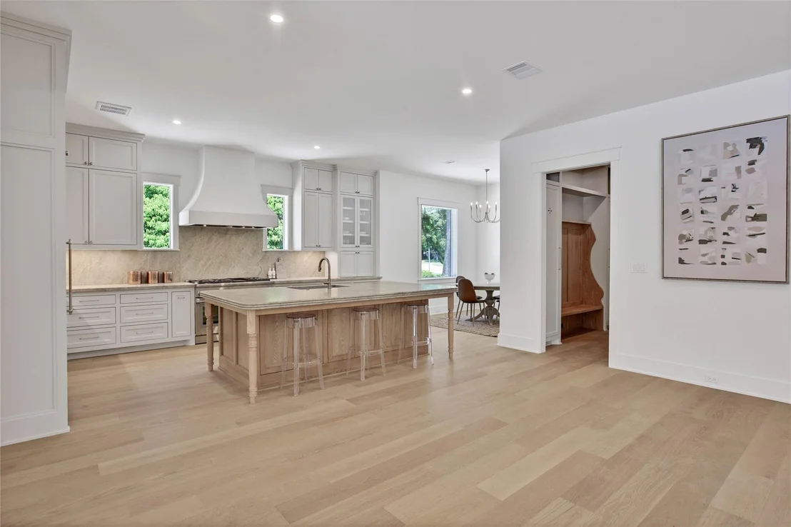 Photo of 1191 Chamboard Lane