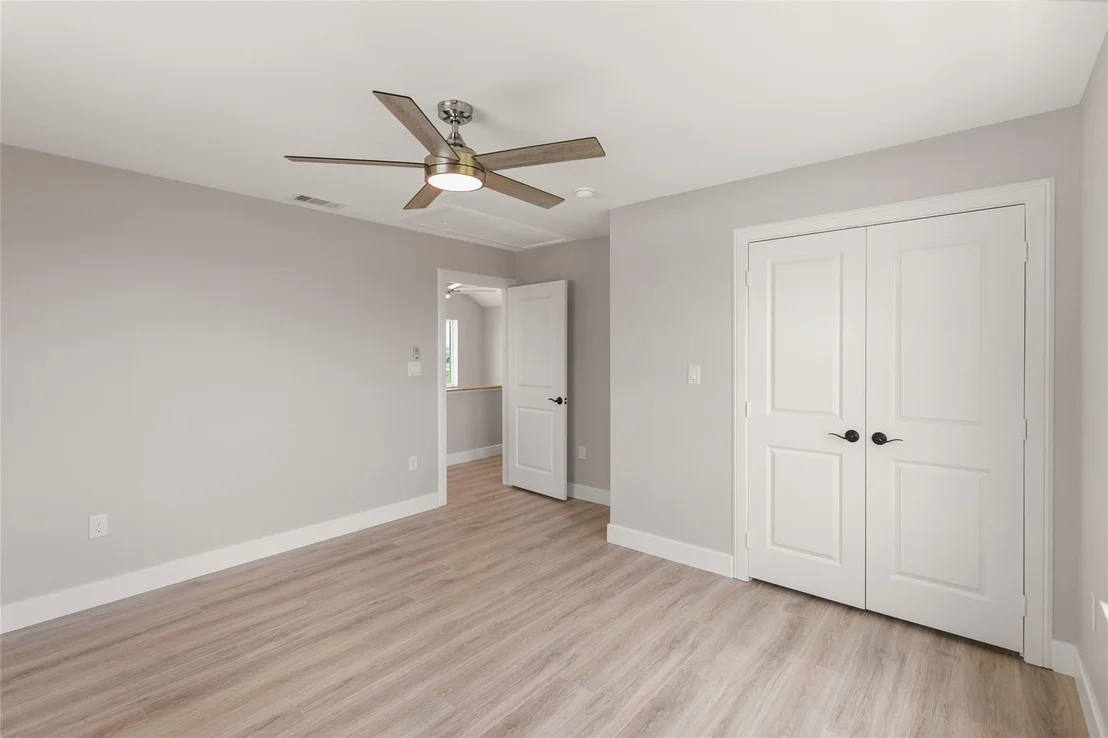 Photo of 230 Bay Avenue