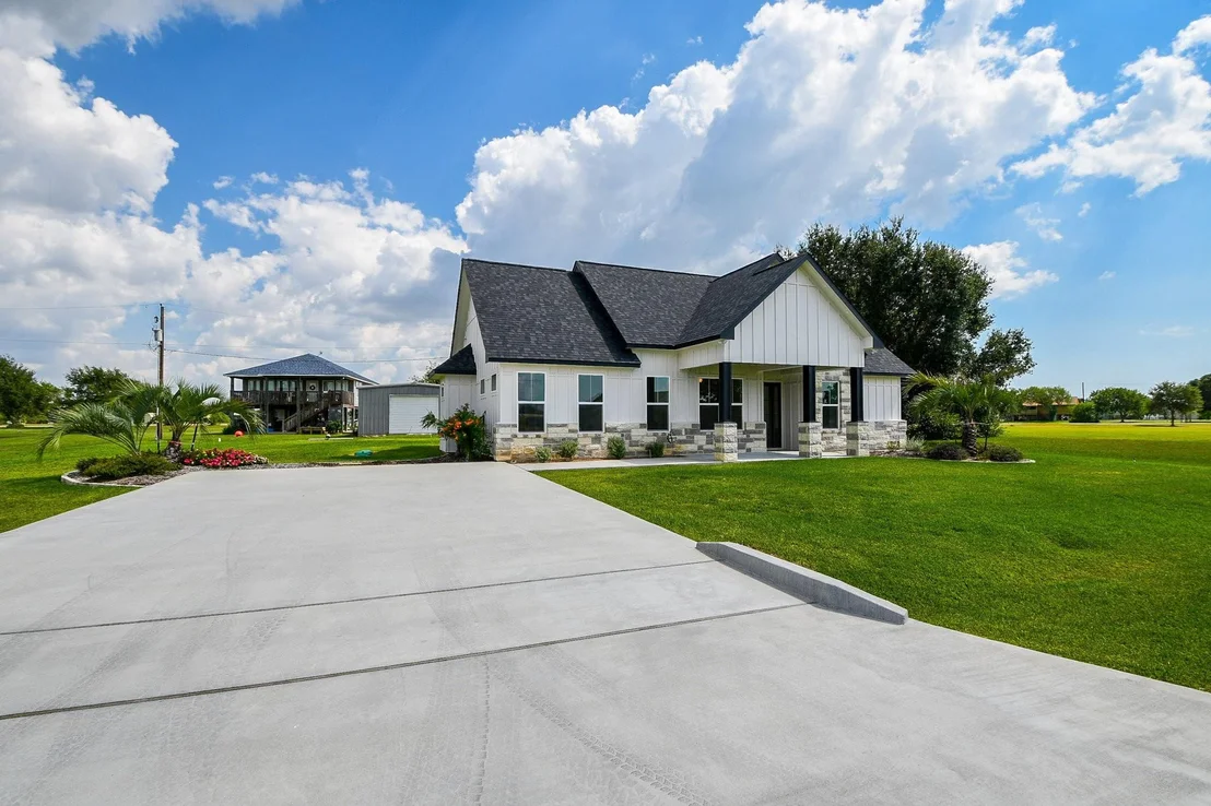 Photo of 595 Buckskin Drive