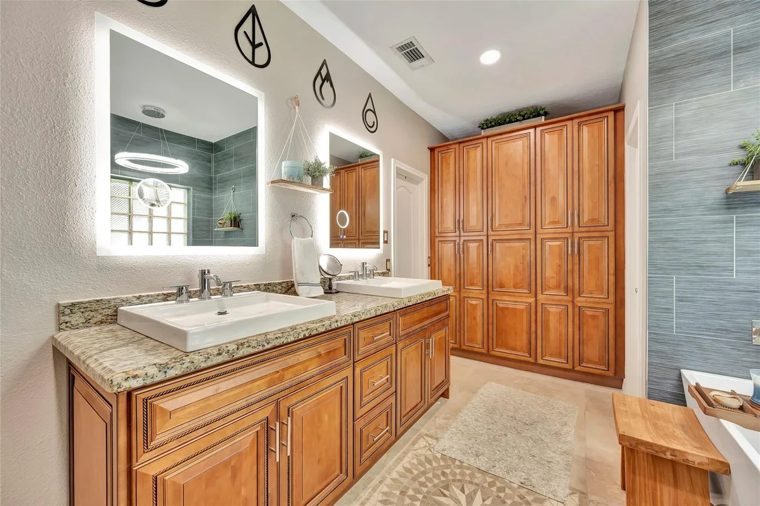 Photo of 2525 Breaux Trace