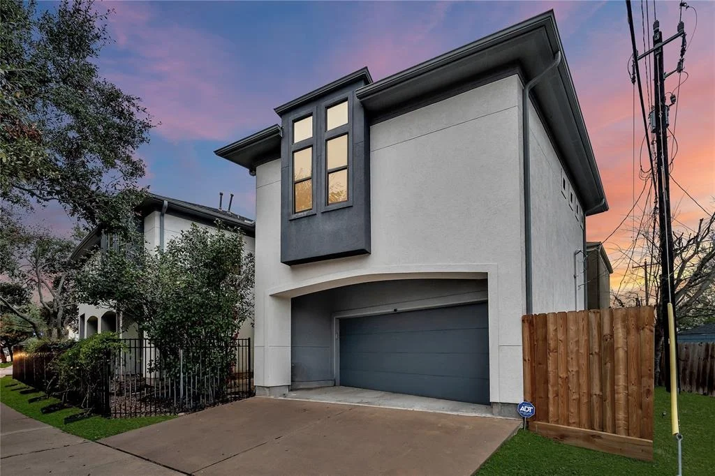 Photo of 3935 Riley Street