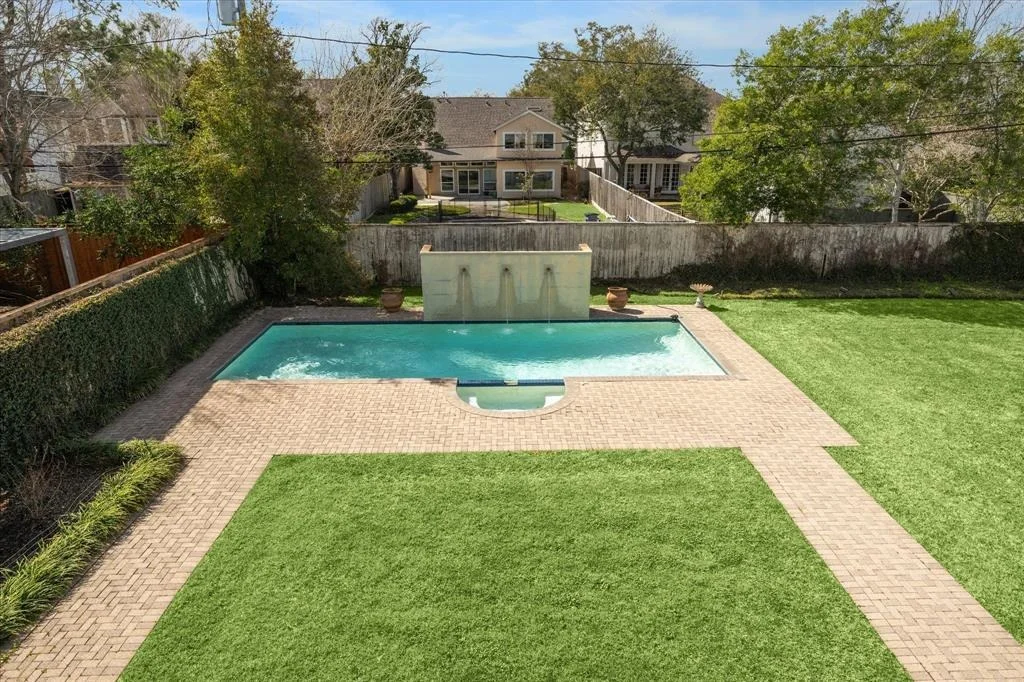 Photo of 6632 Brompton Road