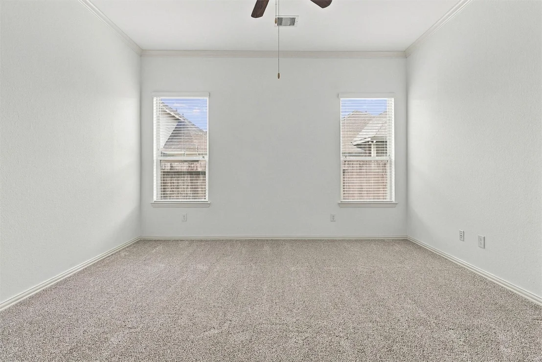 Photo of 637 Maple Point Drive E