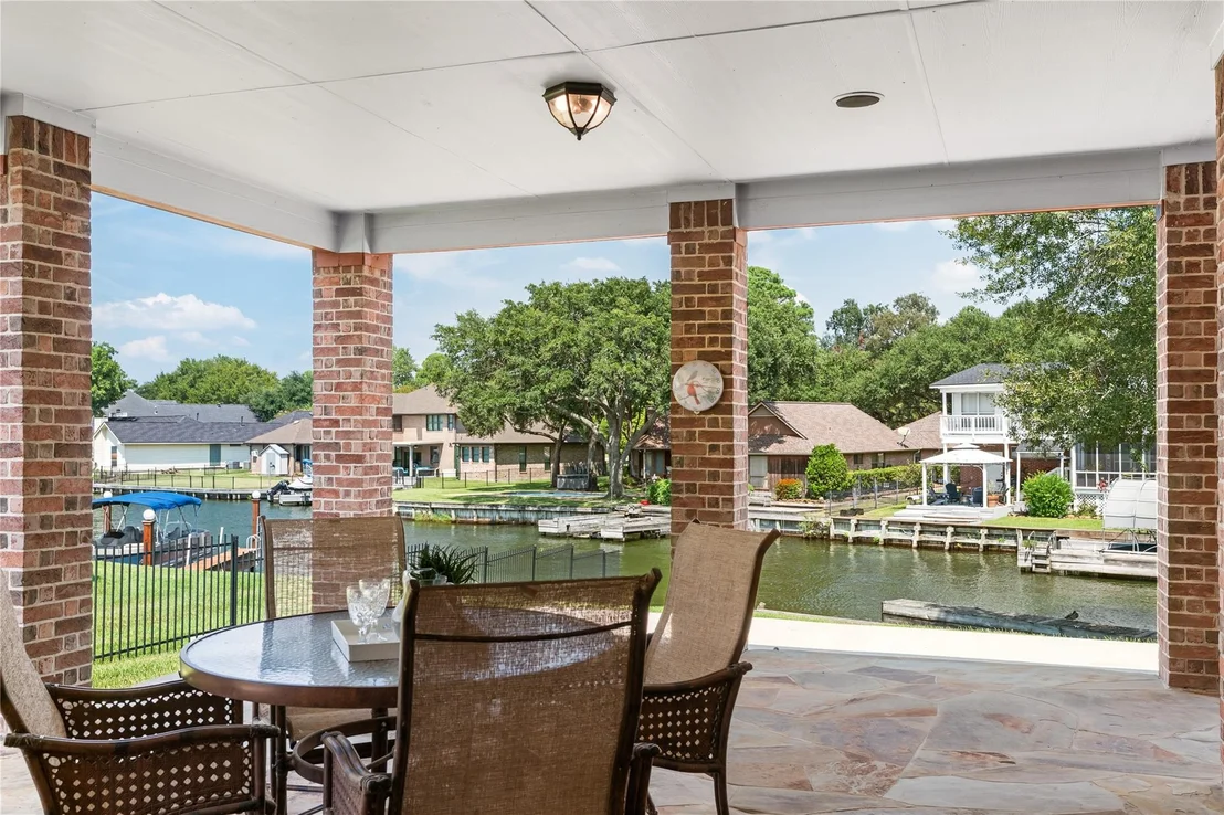 Photo of 5442 Lakeshore Drive