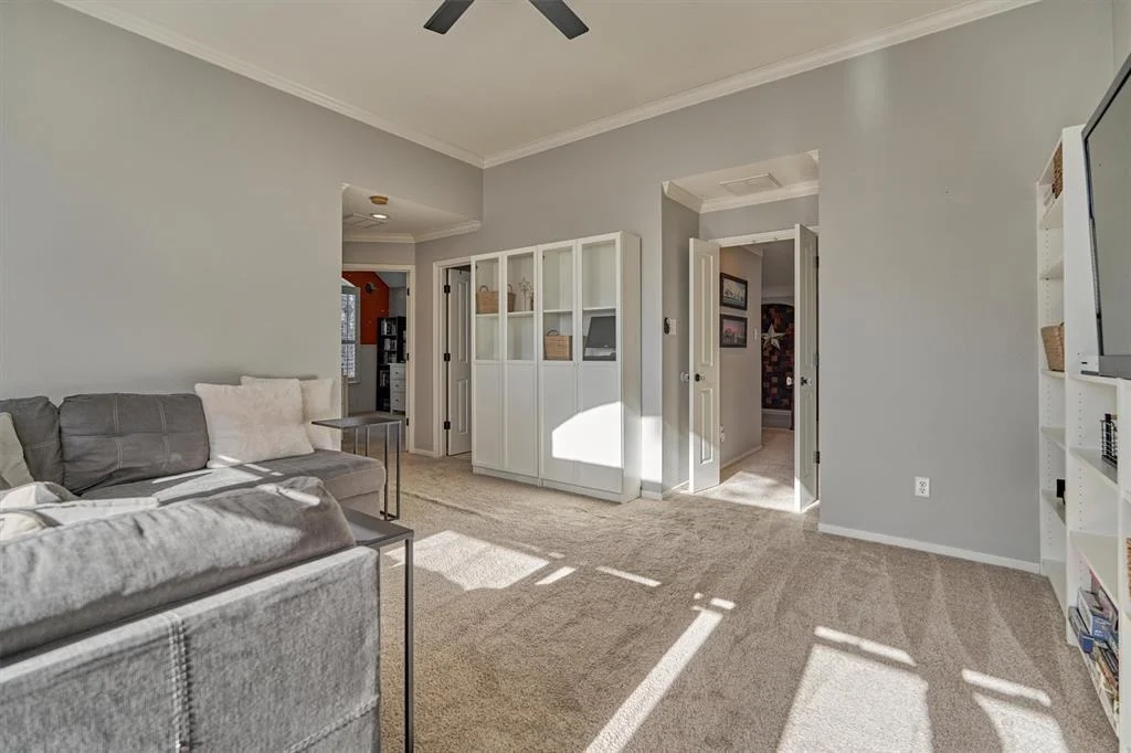 Photo of 86 S Clovergate Circle
