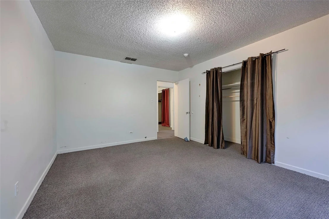 Photo of 122 Ave E