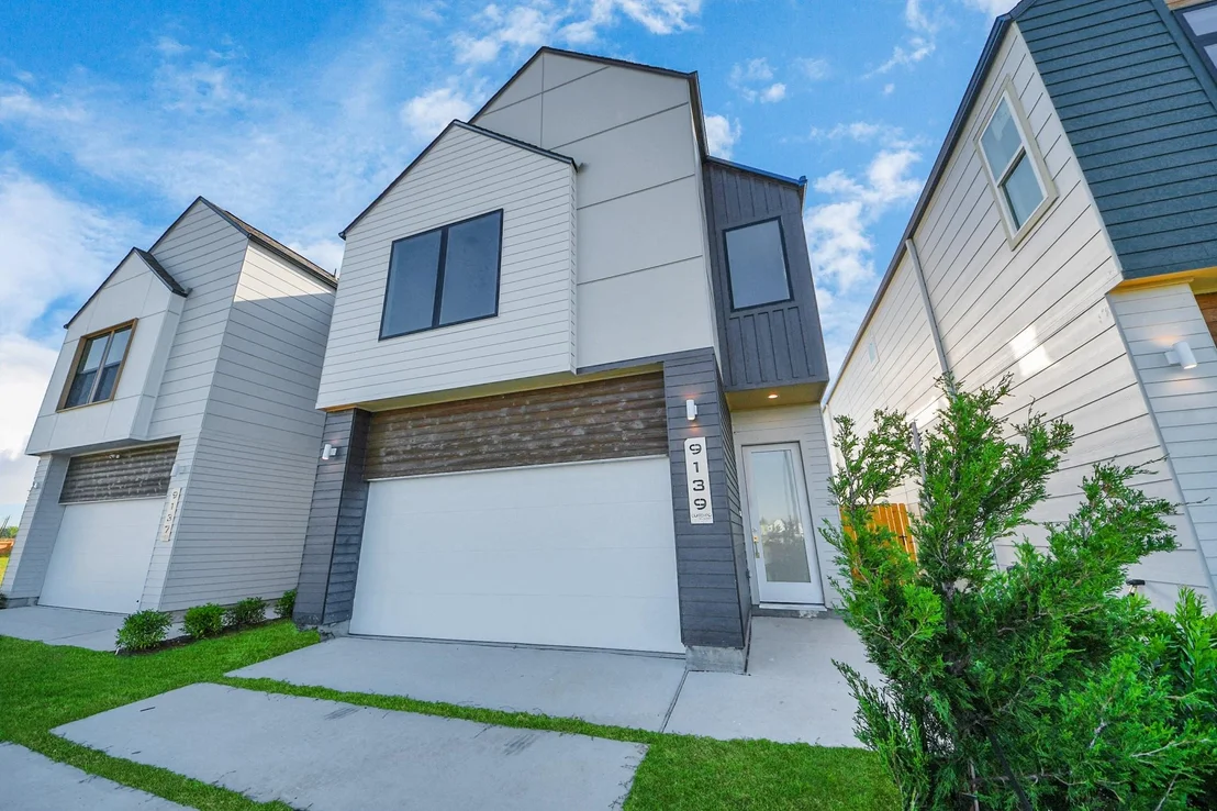 Photo of 2106 Diagonal Lane