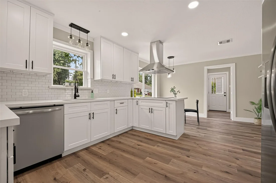 Photo of 3518 Shore Shadows Drive