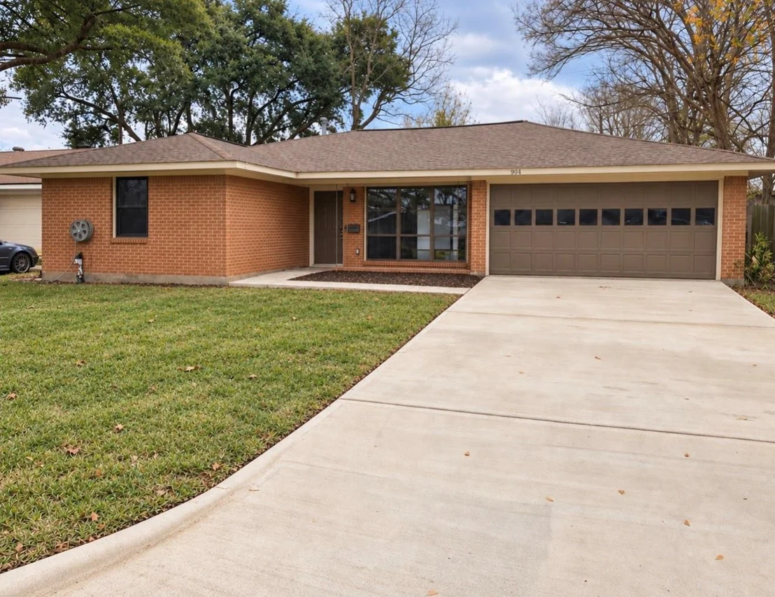 Photo of 904 Sherwood Drive
