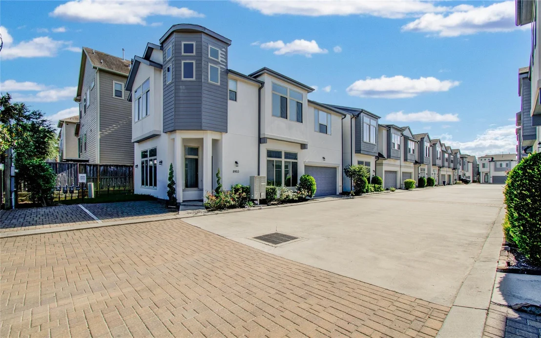 Photo of 8903 Spring Knoll Forest Drive