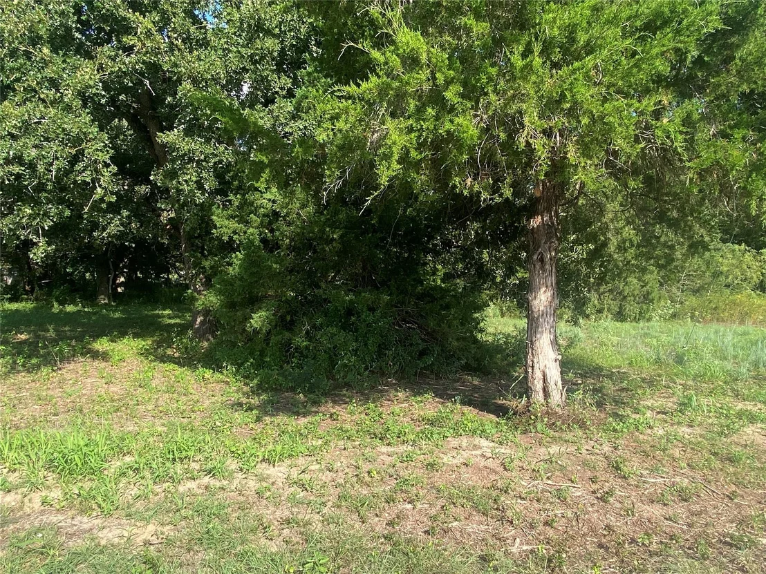 Photo of 571 Railroad St Road