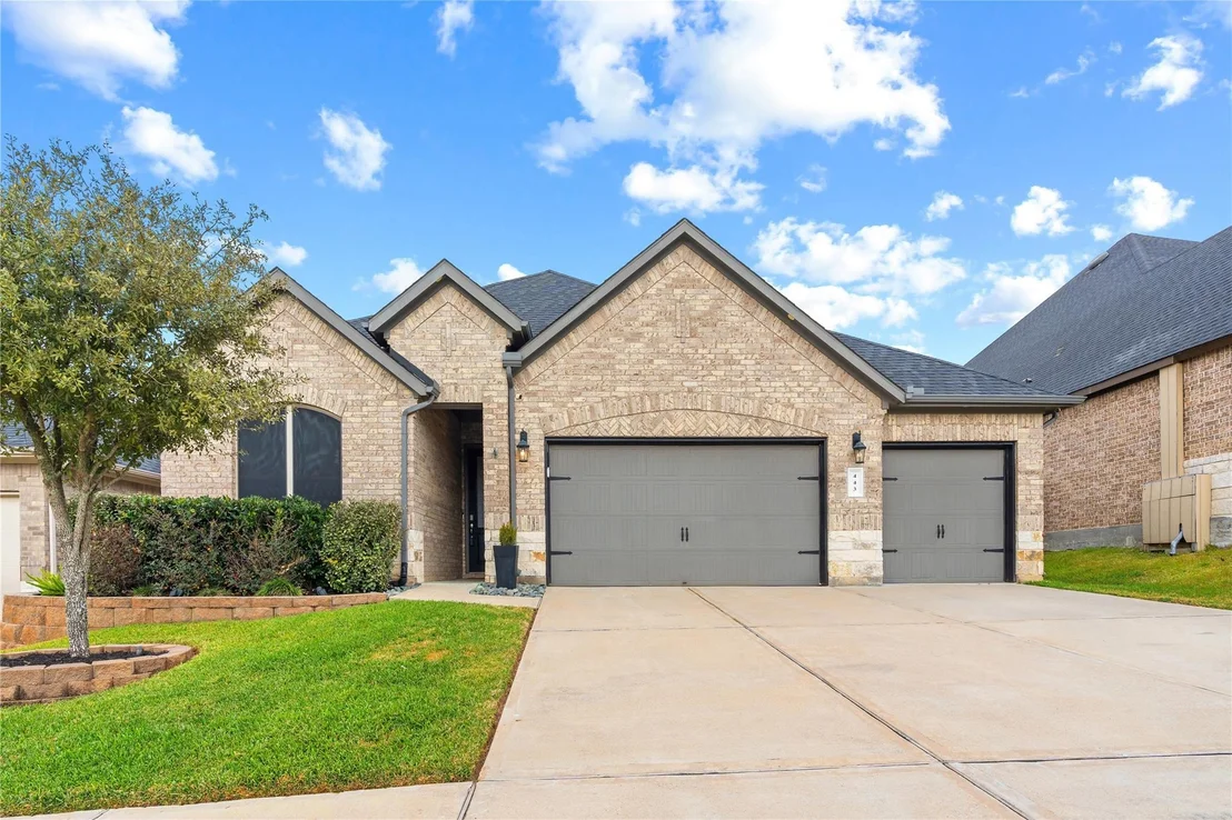 Photo of 443 Stonebrook Lane