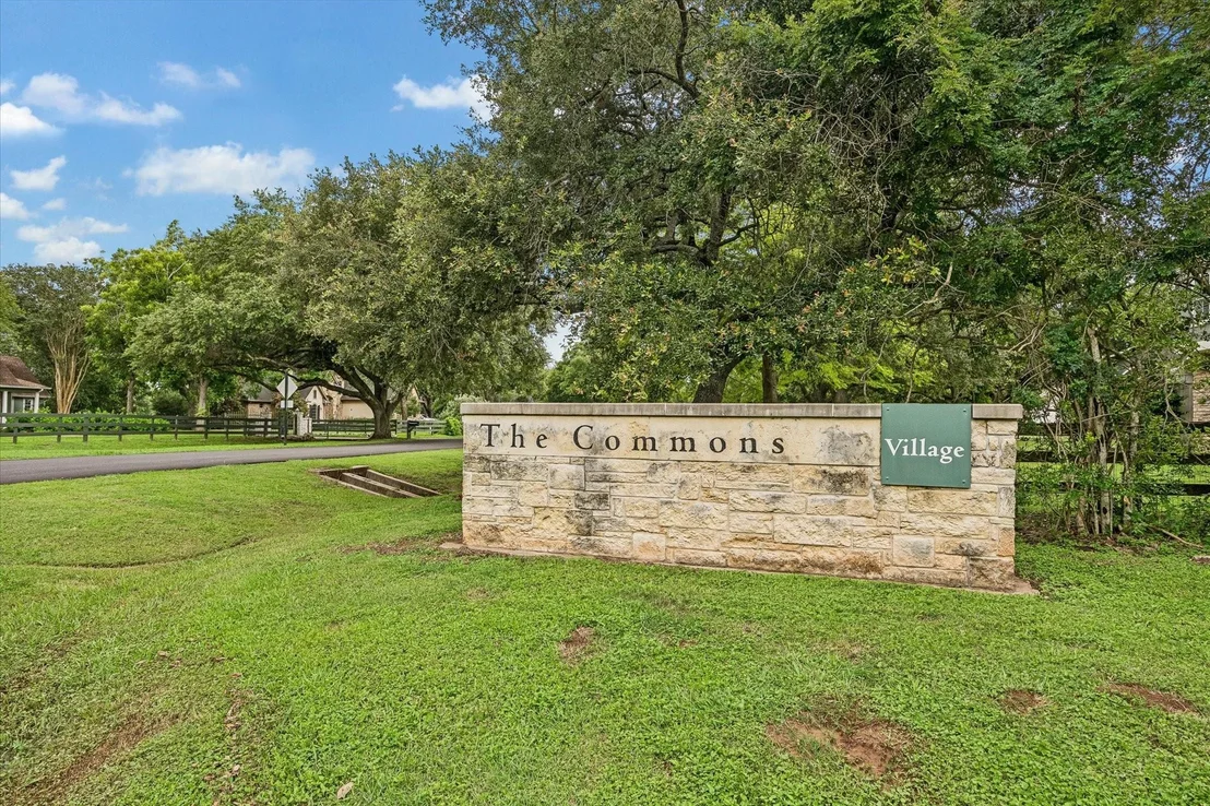 Photo of 32102 Fulbrook Commons