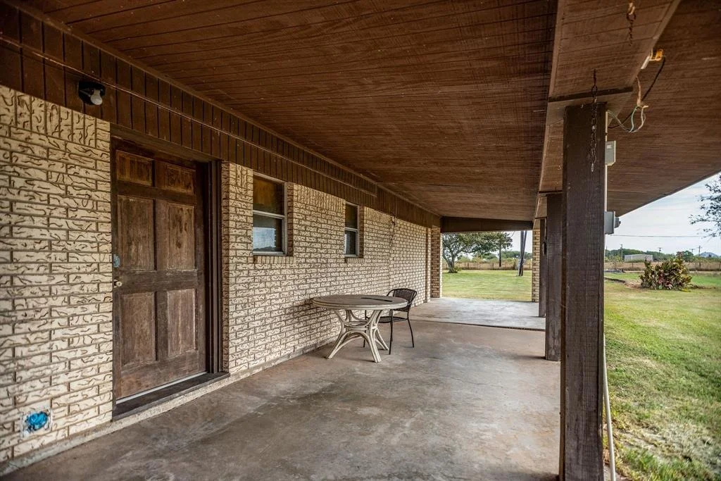 Photo of 587 Seakist Road
