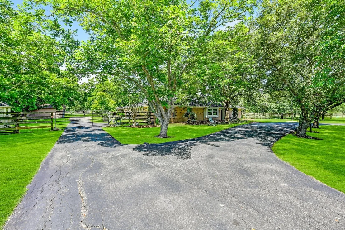 Photo of 13320 County Road 184