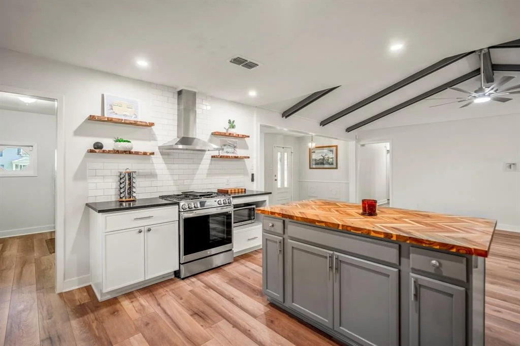 Photo of 214 Wickwood Drive