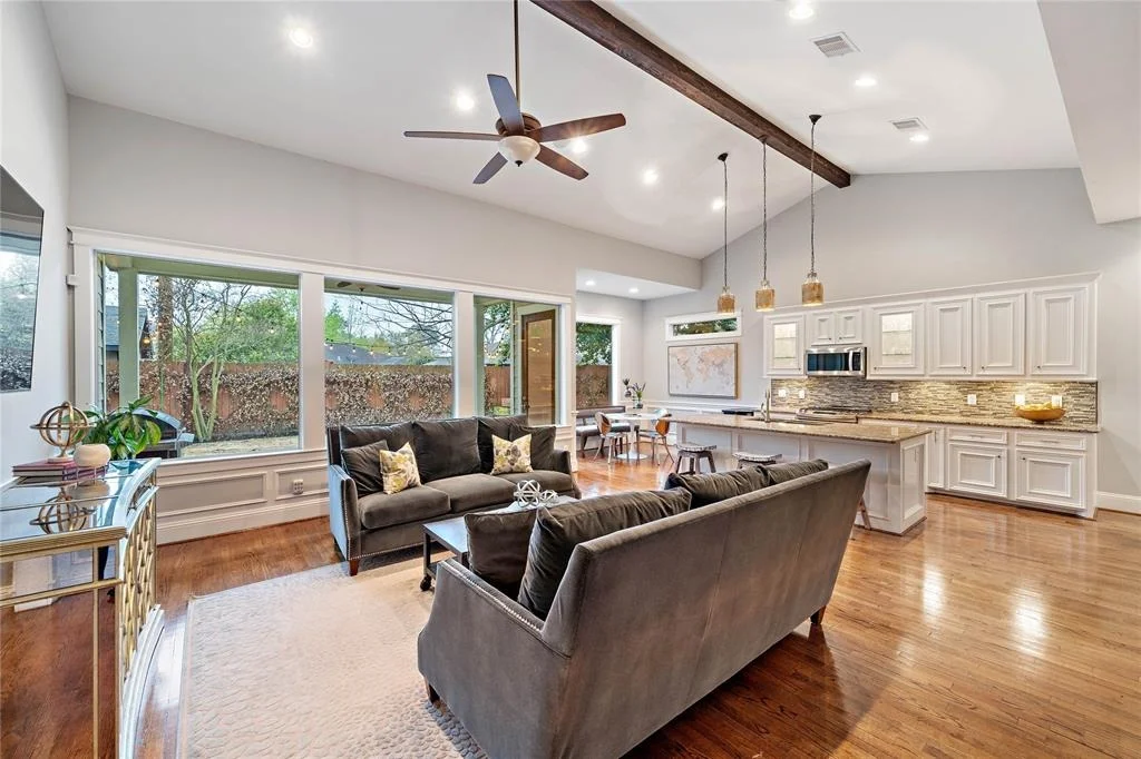 Photo of 1423 Chantilly Lane