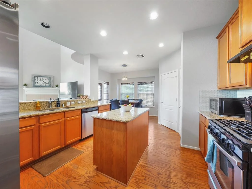 Photo of 25959 Ravenside Drive