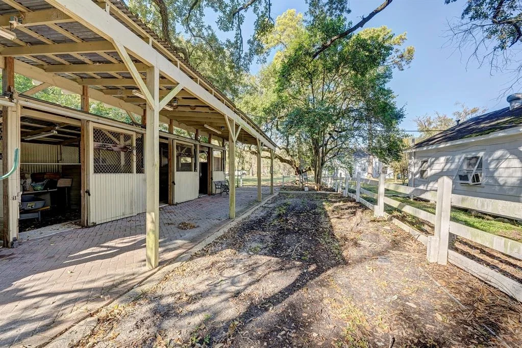 Photo of 5 E Rivercrest Drive
