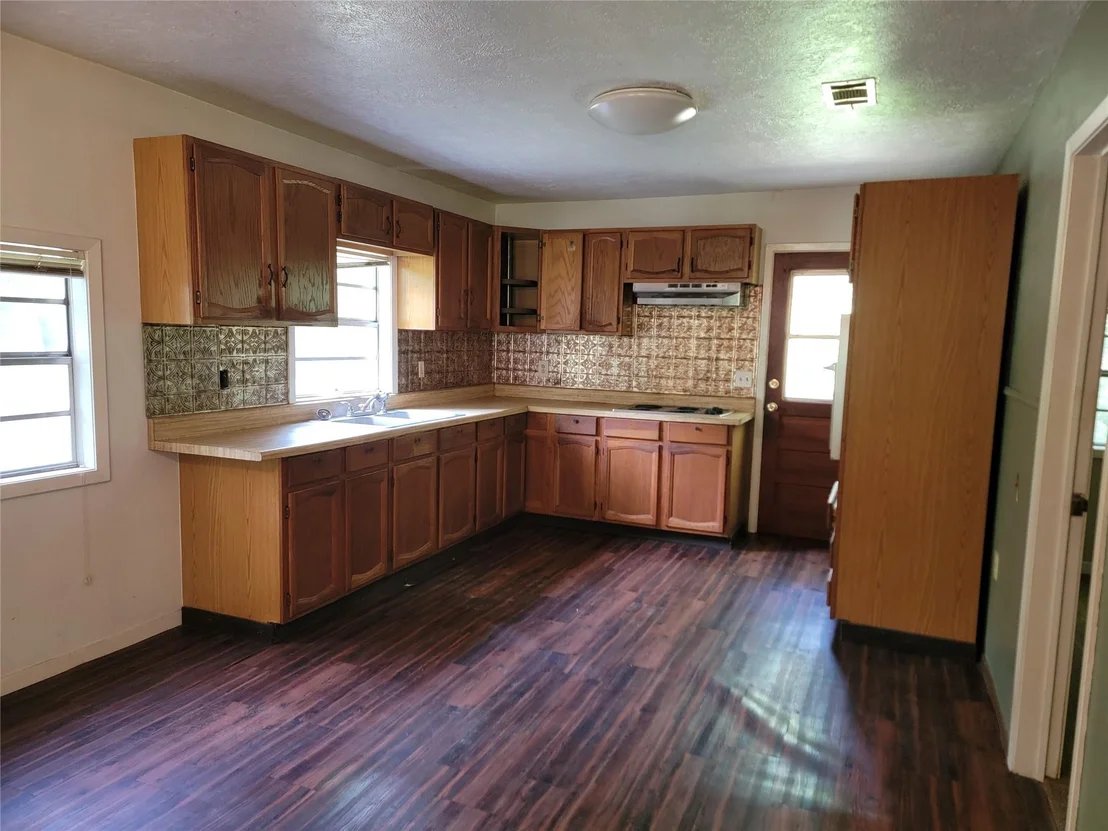 Photo of 156 White Oak Circle