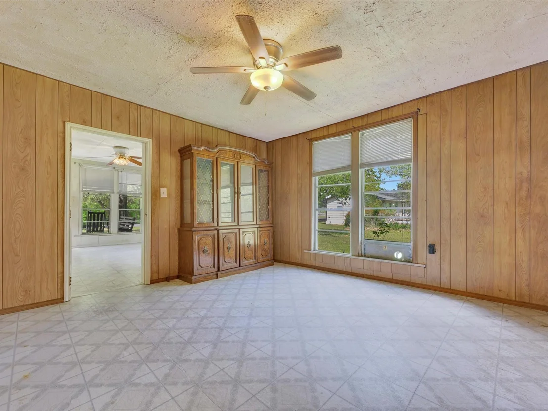 Photo of 1216 N Hendrix Avenue