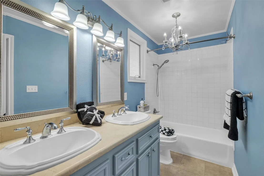 Photo of 3932 Marquette Street