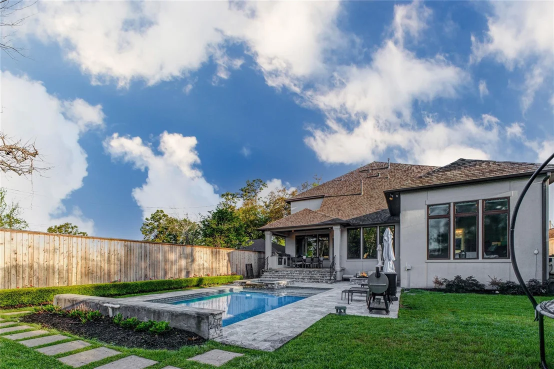 Photo of 2111 Saxon Drive