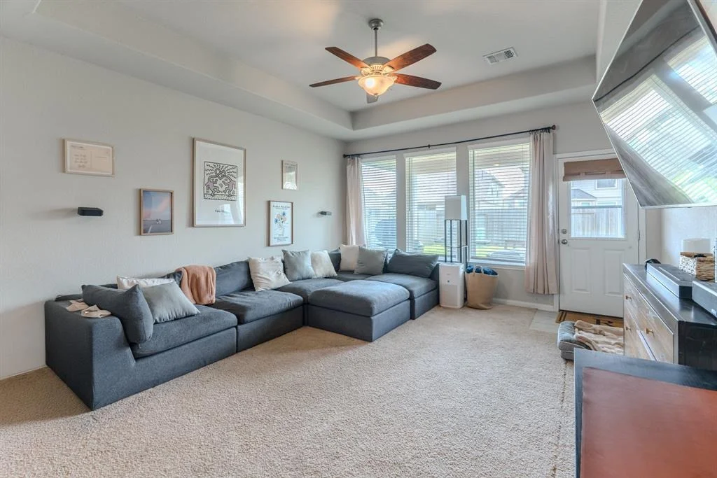 Photo of 17619 Harbourfront Road