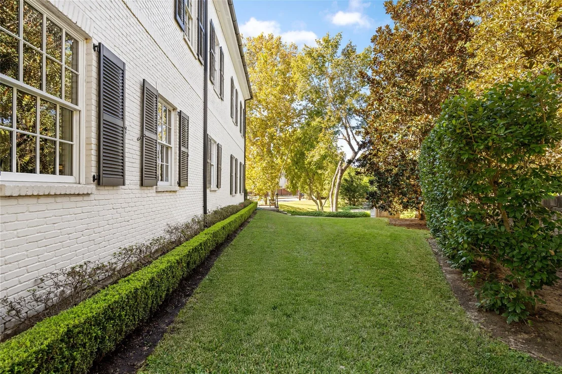 Photo of 6024 Memorial Drive