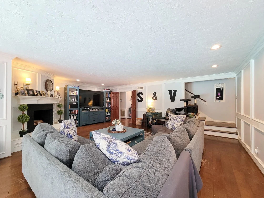 Photo of 6235 Rolling Water Drive