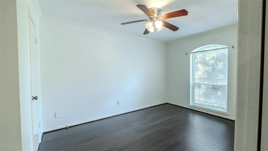 Photo of Unit 103 at 7575 Katy Freeway