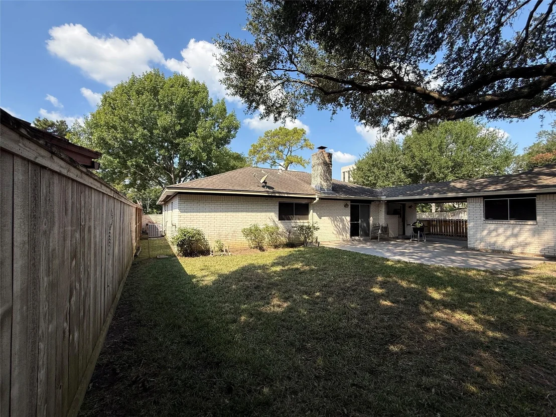 Photo of 930 W Forest Drive