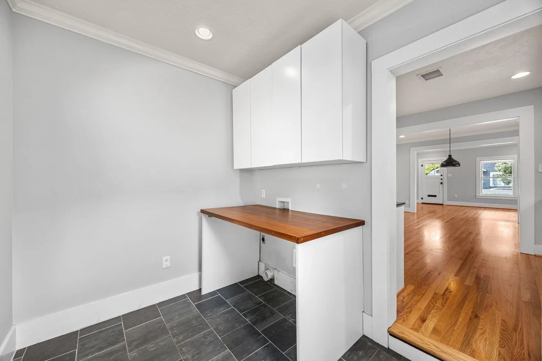 Photo of 1131 Walling Street