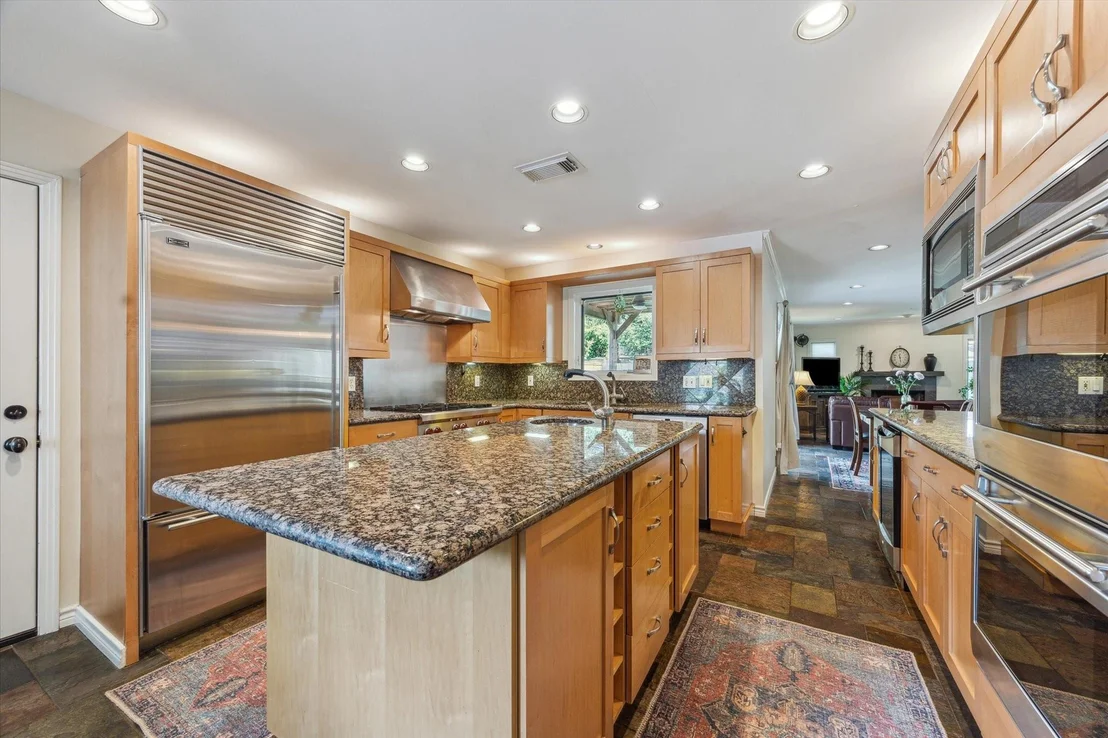Photo of 4920 Maple