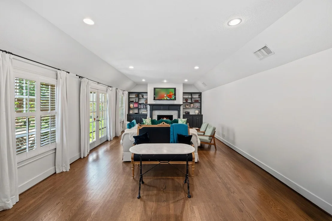 Photo of 6111 Wakeforest Avenue