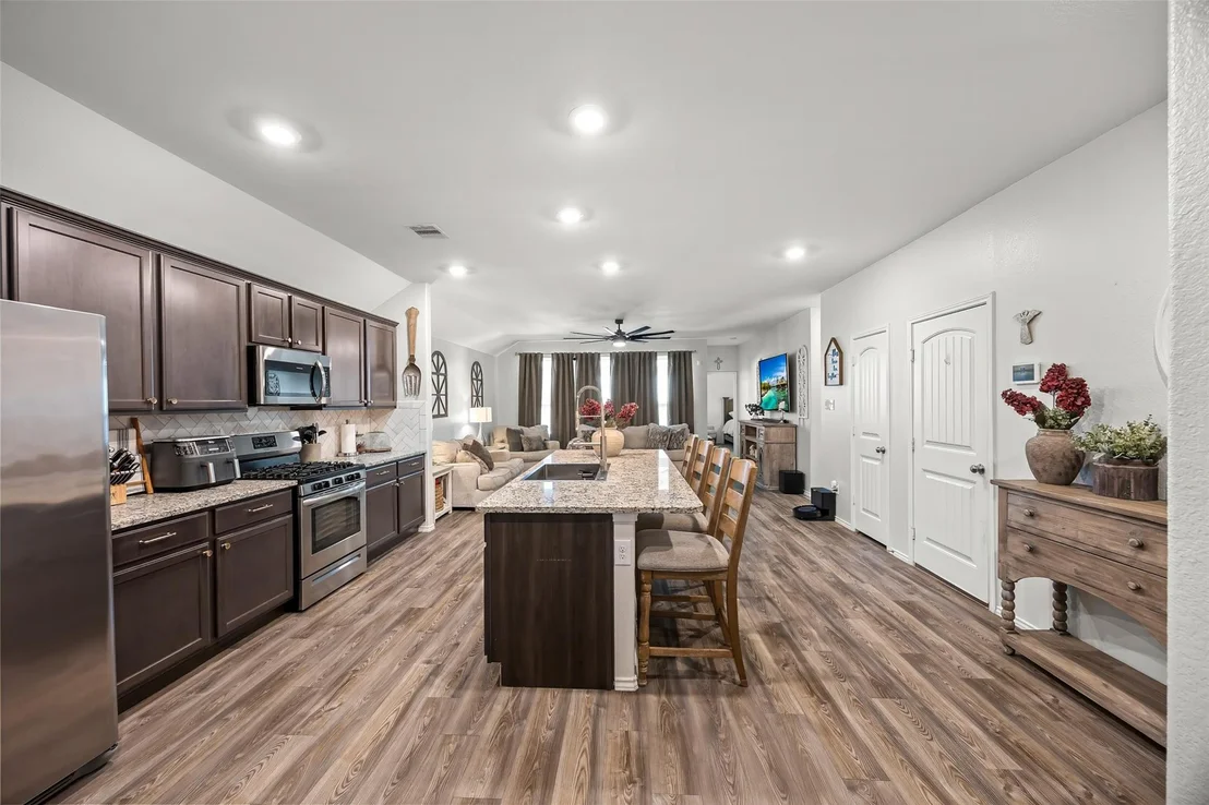 Photo of 16010 Dockside Street
