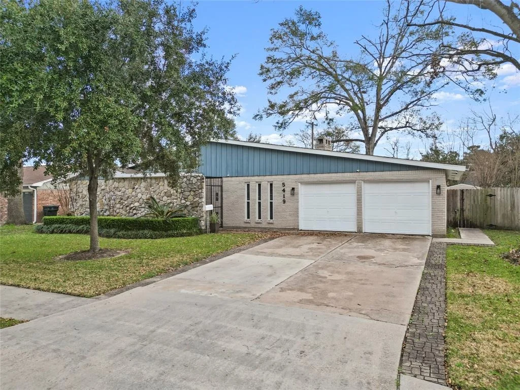 Photo of 5419 Saxon Drive