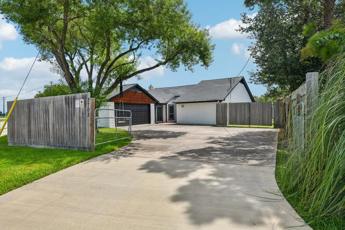 Photo of 2703 Shady Lane
