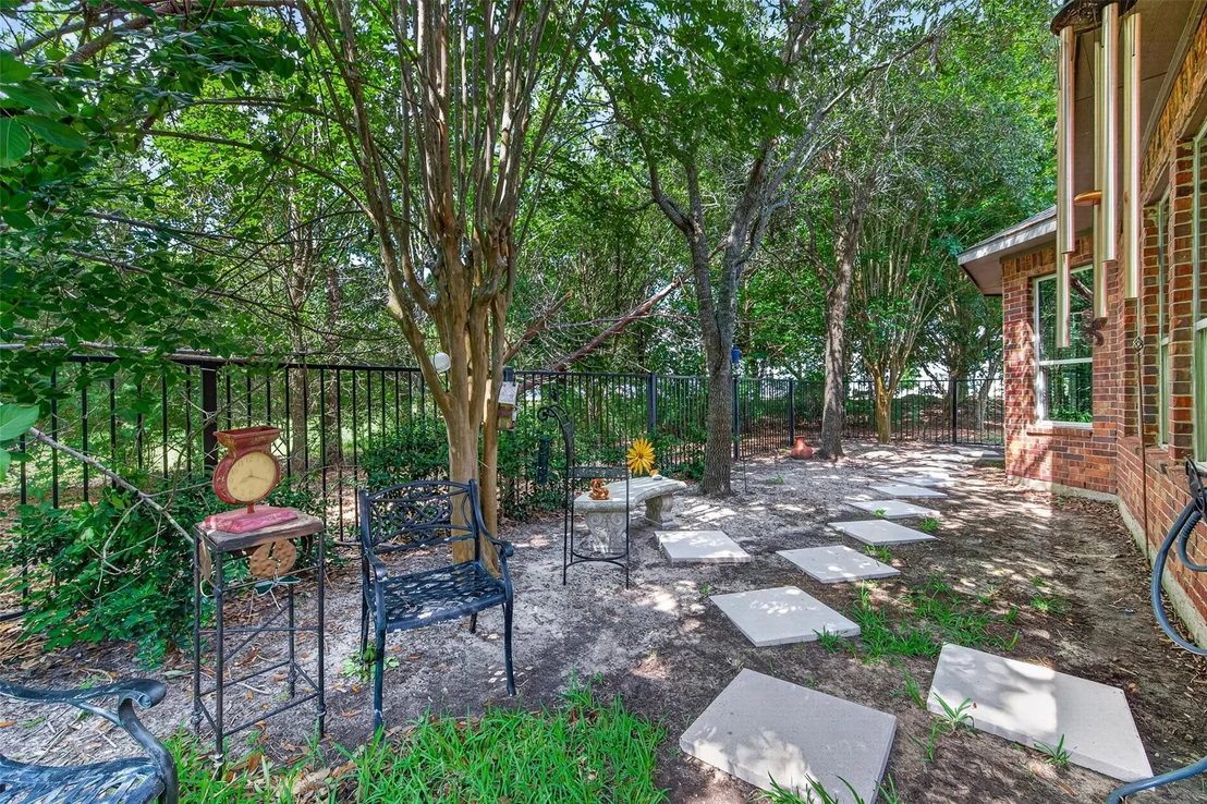 Photo of 19639 Mills Glen Drive