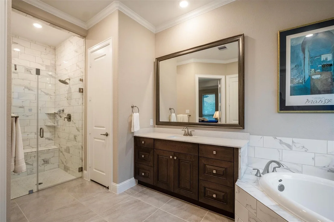 Photo of 915 Falcon Hollow Lane