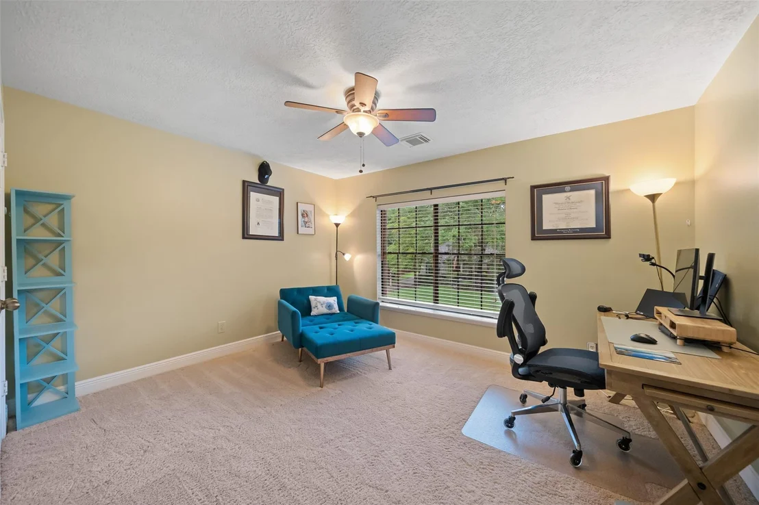 Photo of 84 E Stony End Place