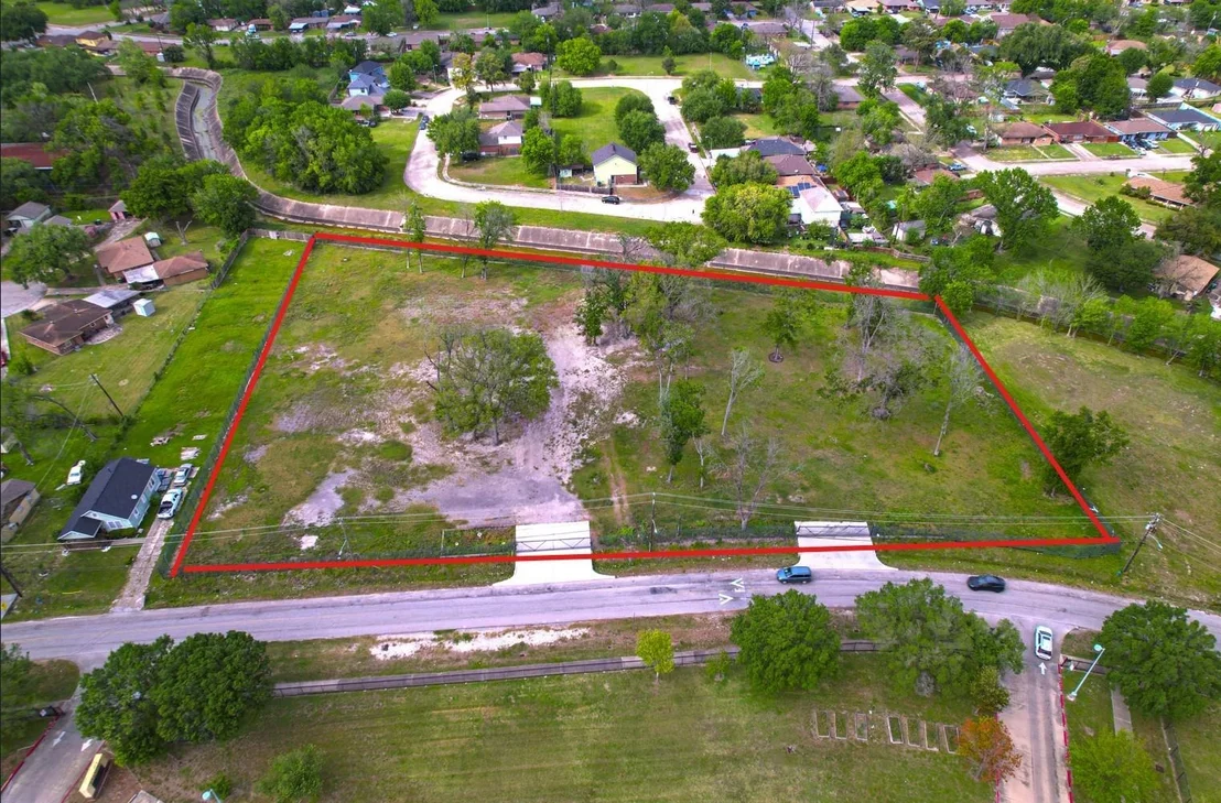 Photo of 407 Victoria Drive