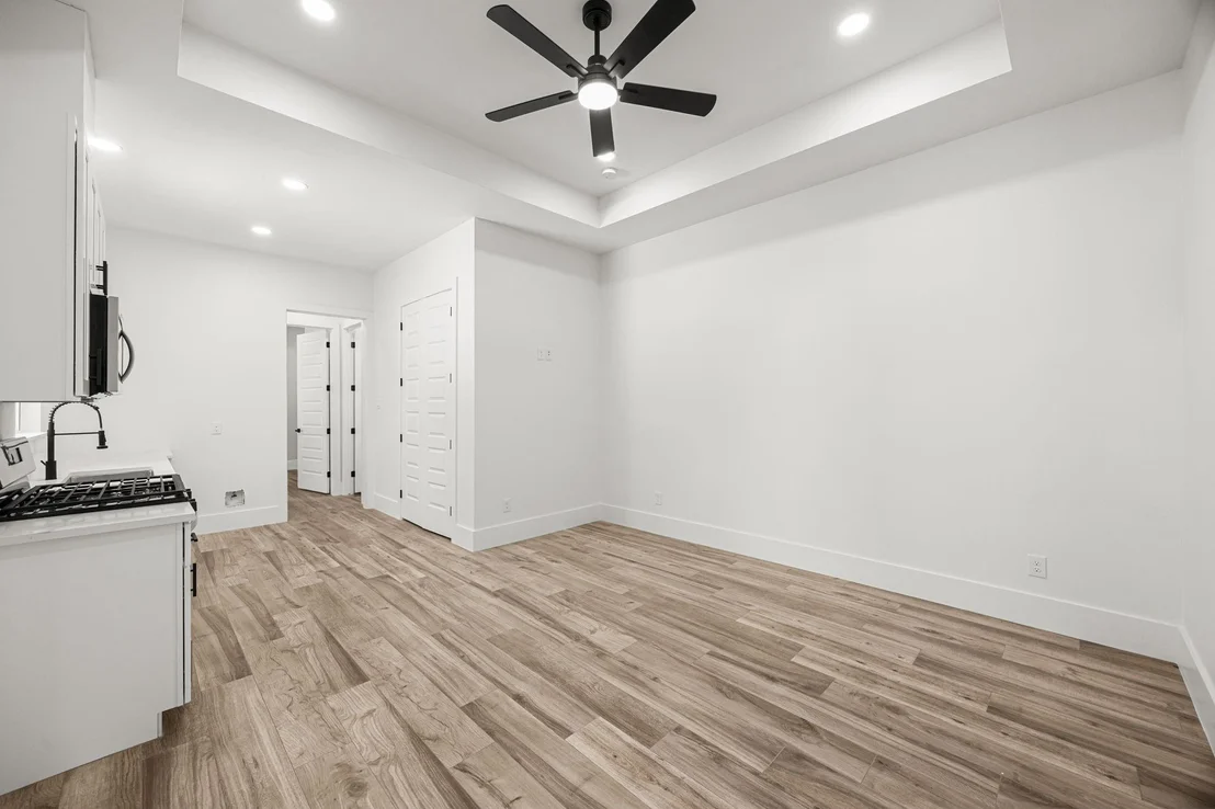 Photo of 418 Garrett Dr