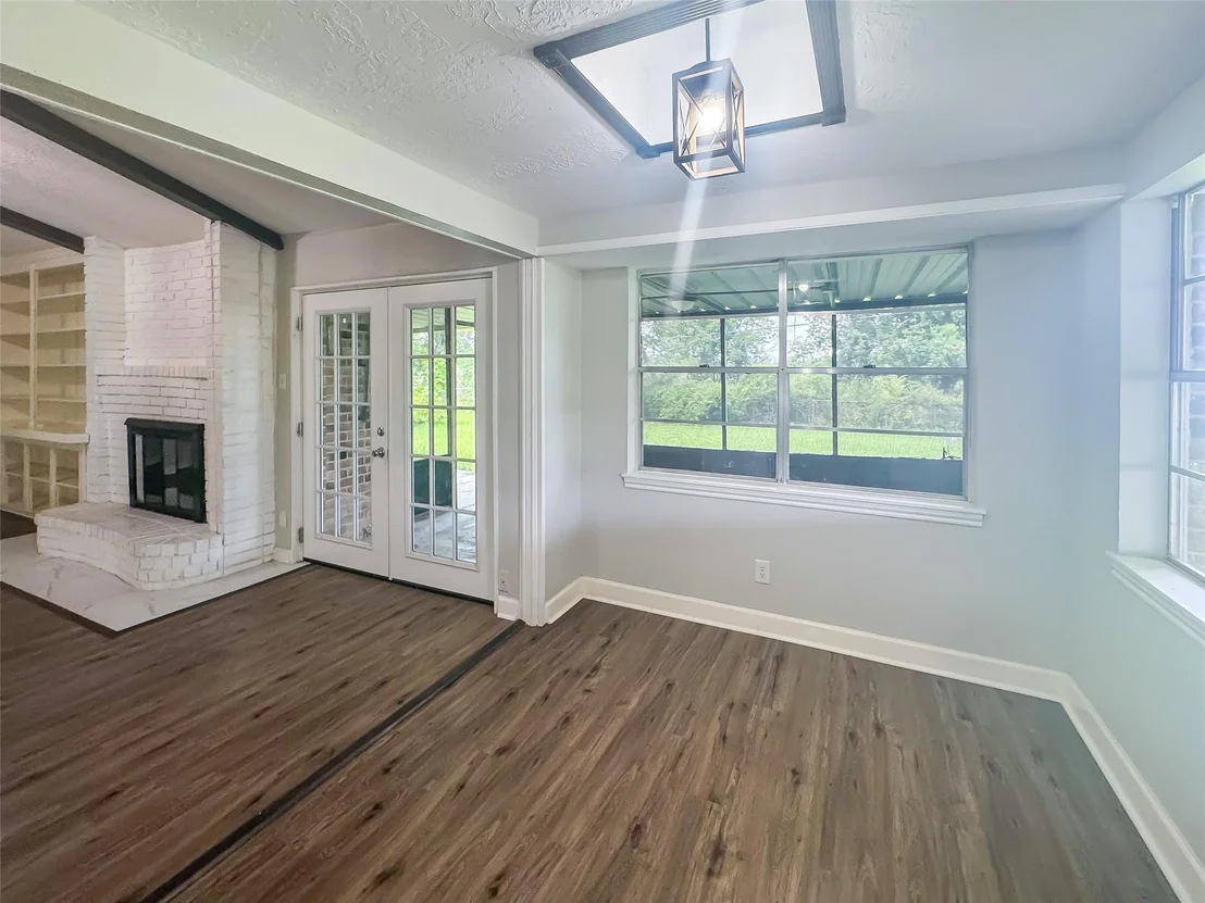 Photo of 912 Robinson Road
