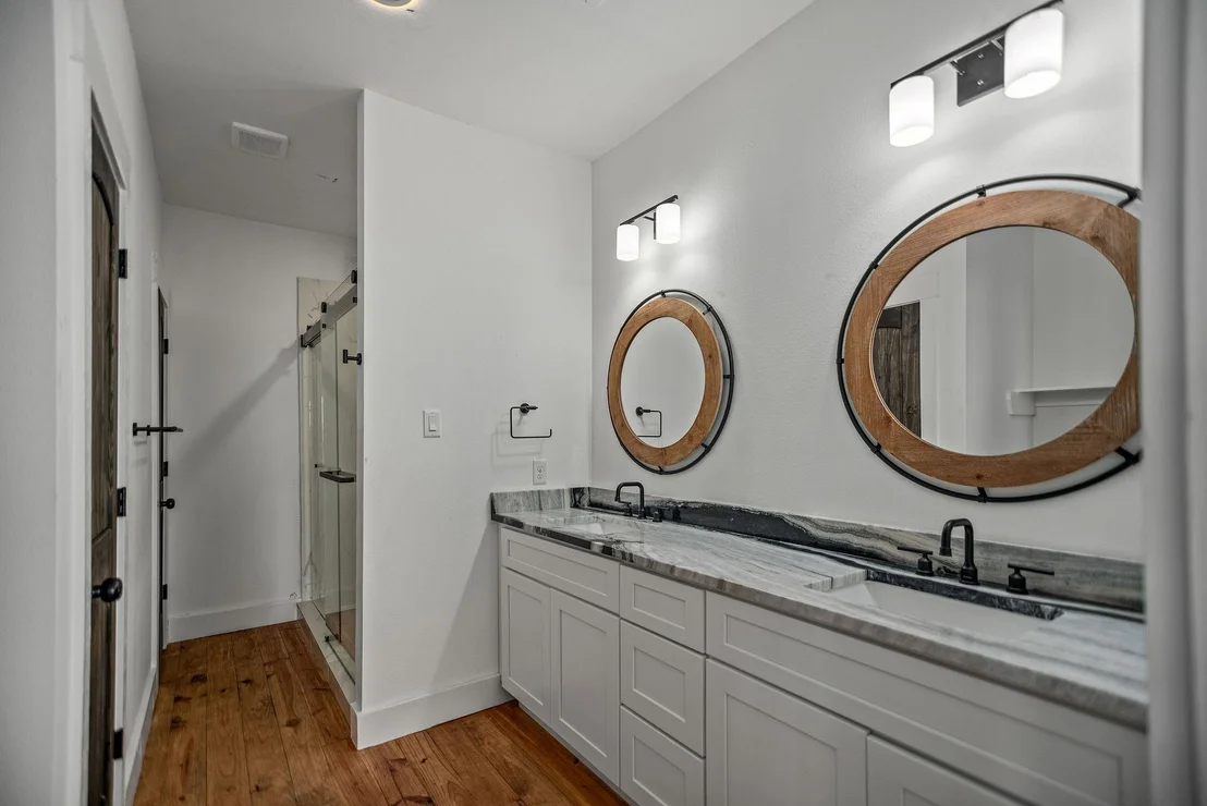 Photo of 809 W Taylor Avenue