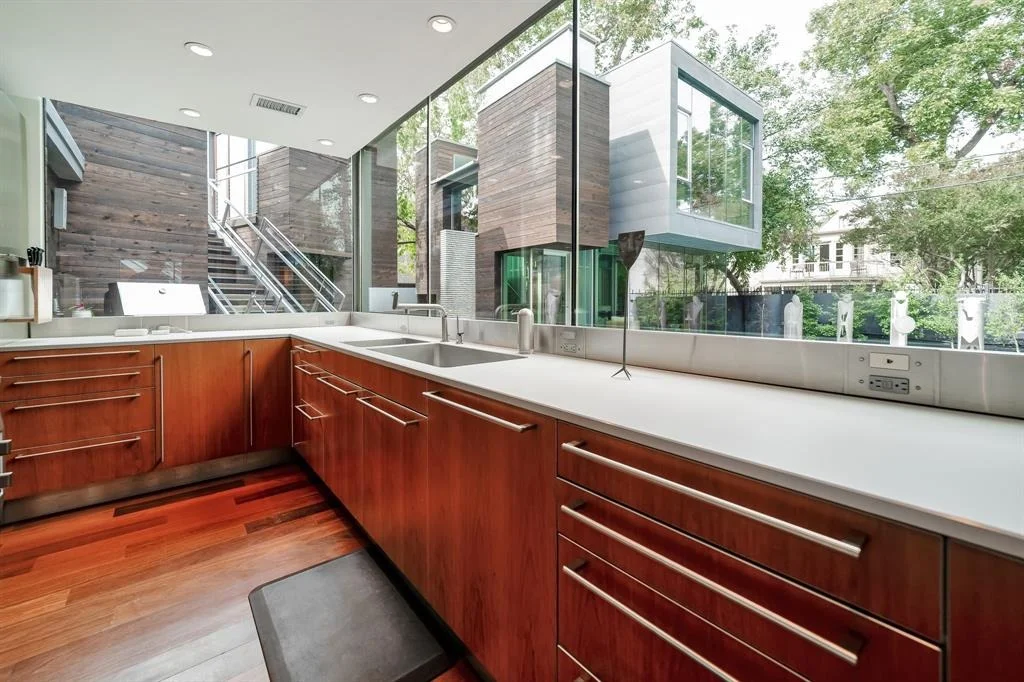 Photo of 2320 Blue Bonnet Boulevard