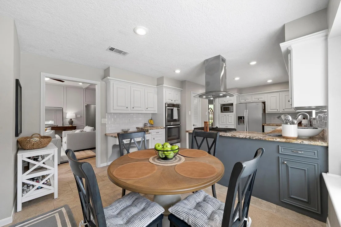 Photo of 1602 S Hearthside Drive
